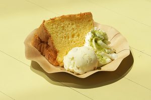 奥久慈たまごのシフォンケーキ天日ほしいもジェラート添え